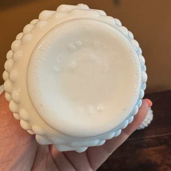 Pair of EO‎ Brady Hobnail Milk Glass Bud Vases Home Decor Vintage White - Picture 4 of 7